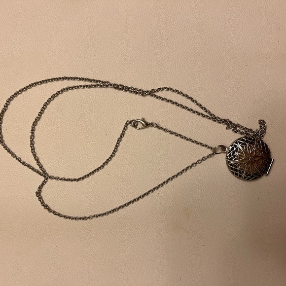 Silver-Tone Filigree Locket Necklace Perfume or Essential Oil Diffuser Pendant - Picture 1 of 5